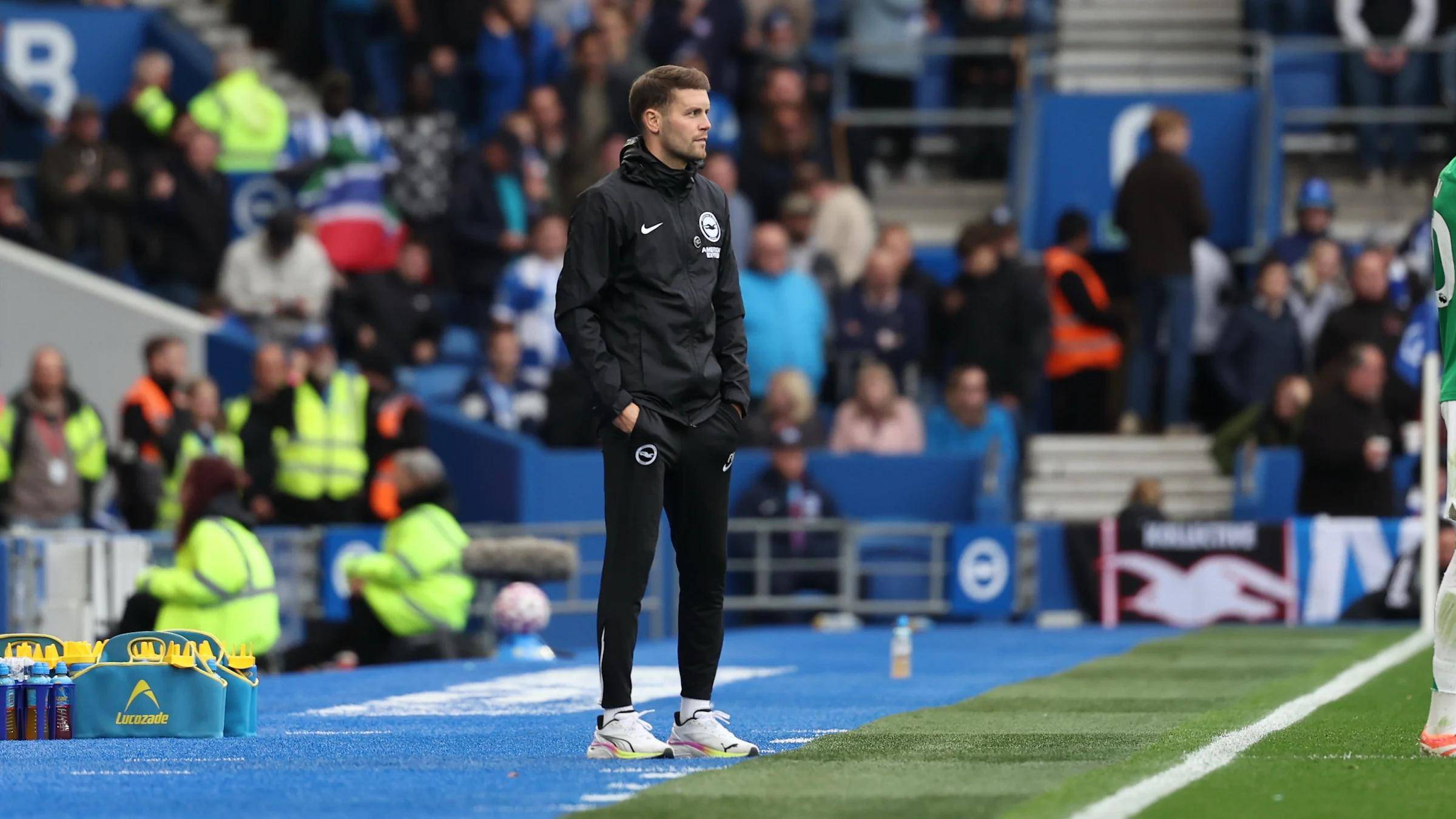 雷竞技在线平台包含布莱顿训练开放日；冲刺阶段强势反弹引欢呼；欧冠在即；细节决定成败的词条