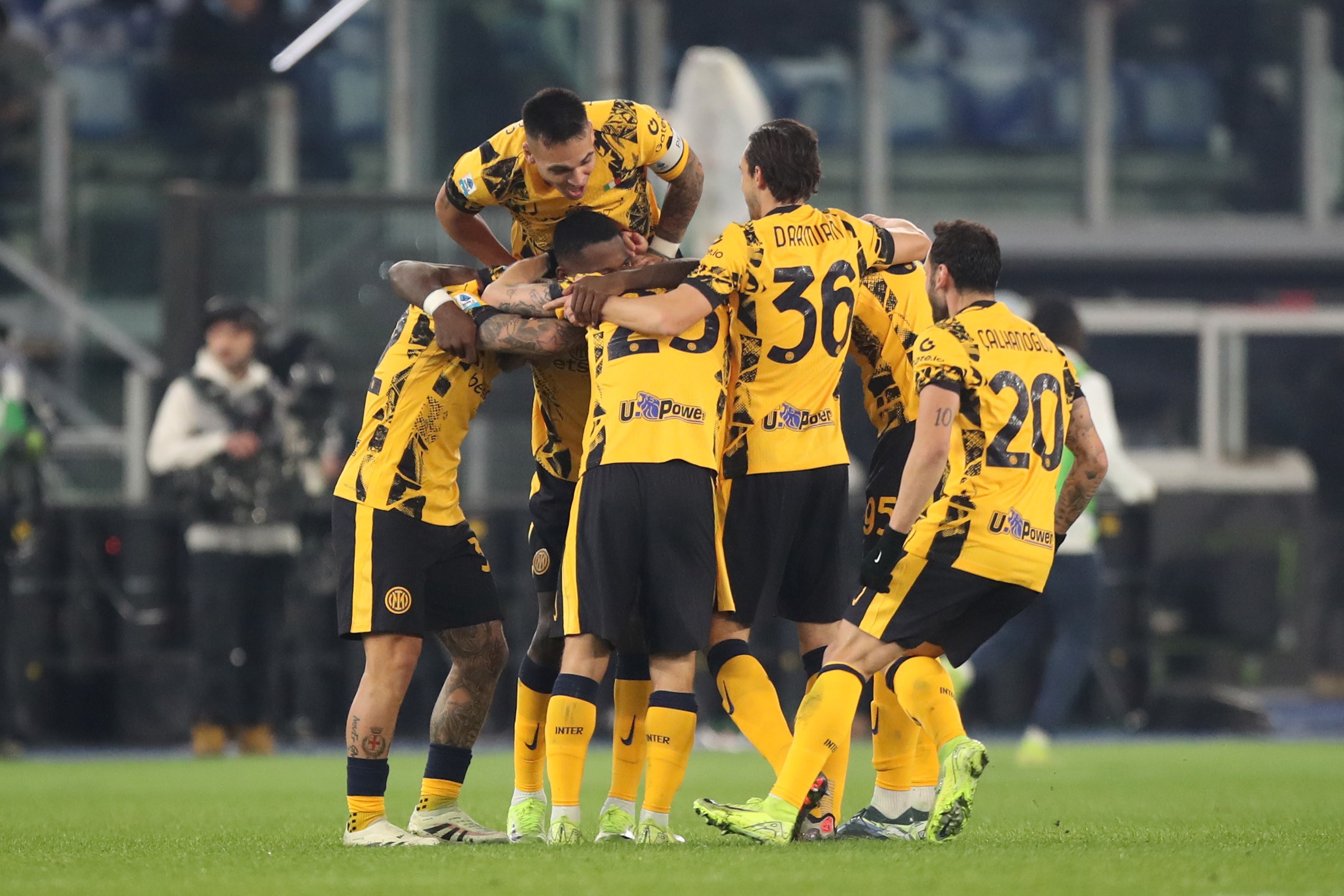 包含意甲赛程吃紧，费耶诺德今晨造点机会，质疑声仍在，训练强度明显提升的词条