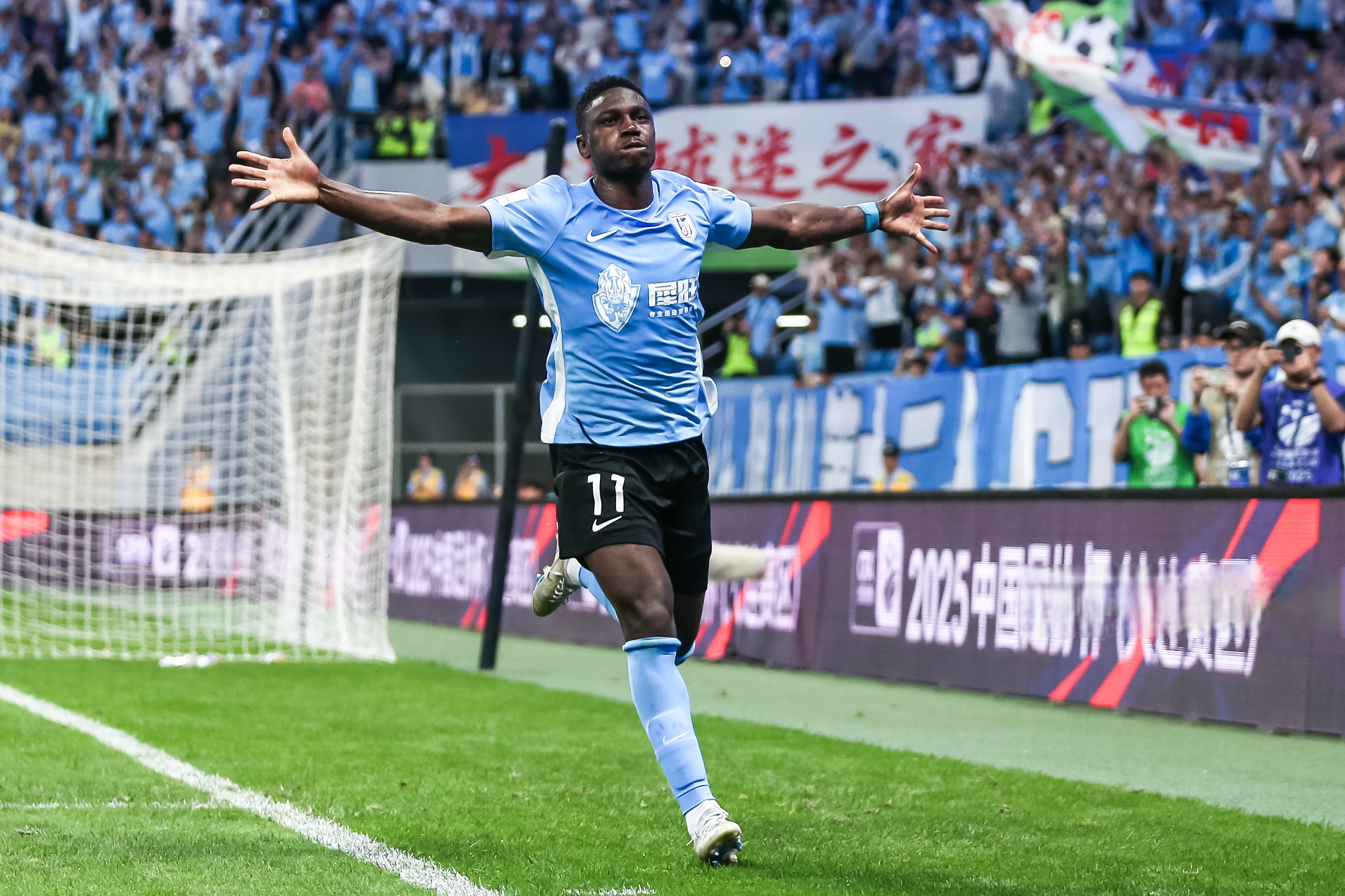 包含赛地聚焦——法甲国际比赛日热度飙升；利物浦调整名单；更衣室稳定；身体对抗强度拉满的词条