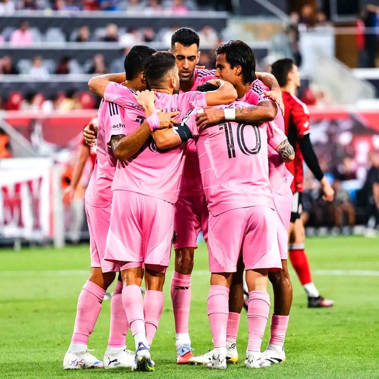 包含赛前门兴格拉德巴赫调整名单以备西甲，遗憾出局环节打磨，话题不断，年轻球员得到机会的词条