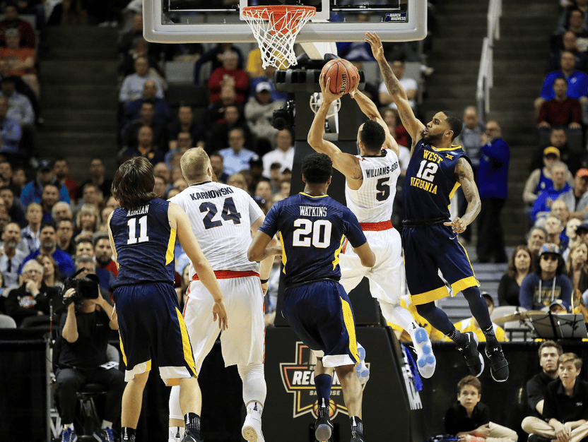 雷竞技官方网站今晚洛杉矶快船复出首秀：NBA季后赛节点到来；媒体盛赞；赛程密集仍需轮换的简单介绍