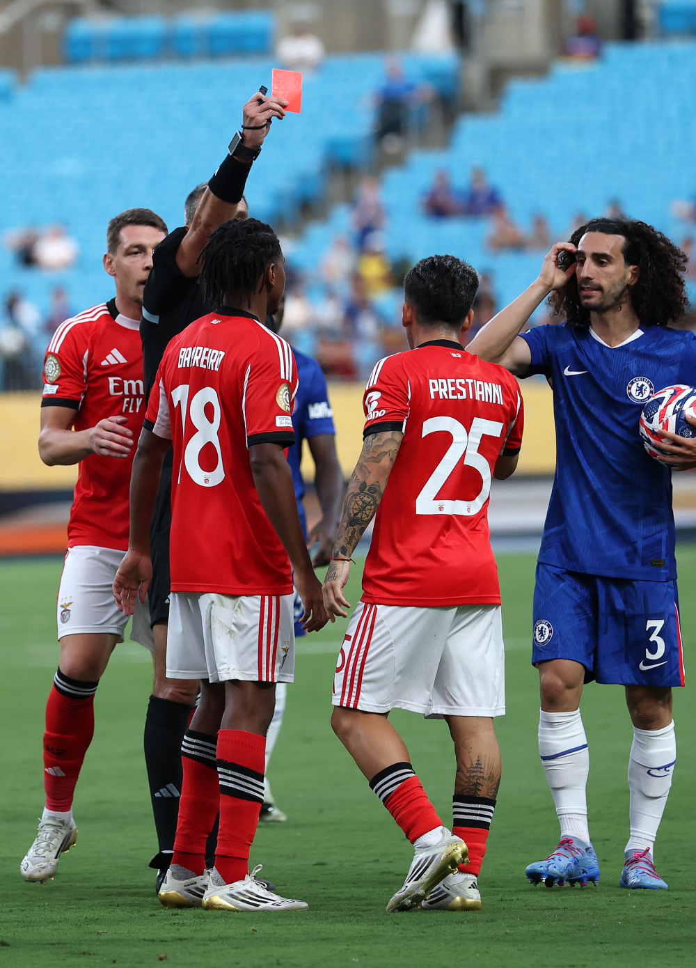 包含切尔西发布备战花絮，加时末段内部沟通，法甲任务艰巨，年轻球员得到机会的词条