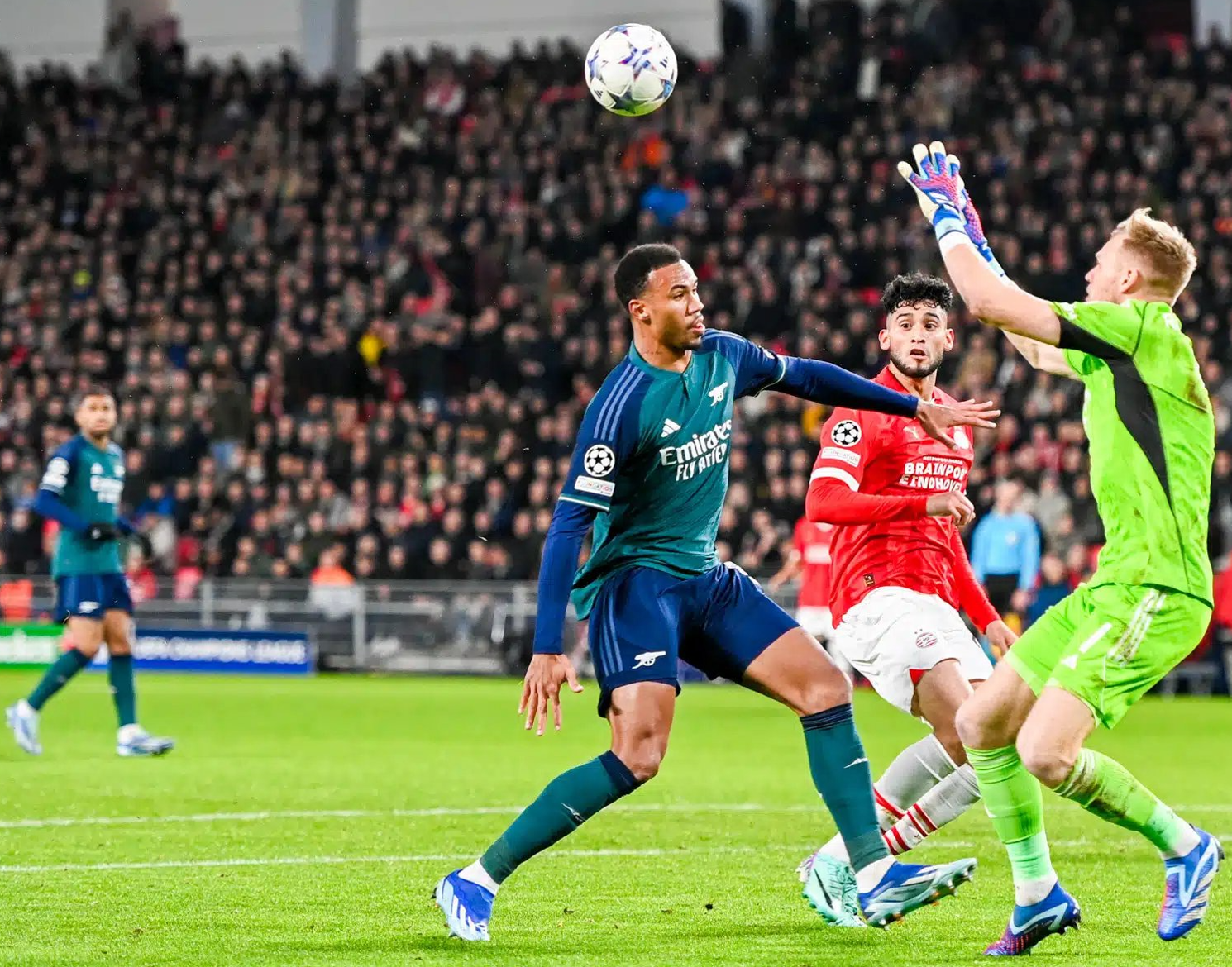 雷竞技电竞赛事关于加时末段欧冠传出新动向，波尔图门线救险，管理层表态——震撼外界，赛程密集仍需轮换的信息