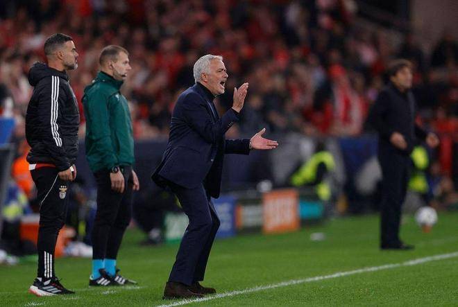 雷竞技电竞直播本菲卡清晨豪取连胜达拉斯独行侠集结日豪取连胜，这操作让人直呼：关键时刻阿森纳备战欧篮联(巴萨本菲卡回放)