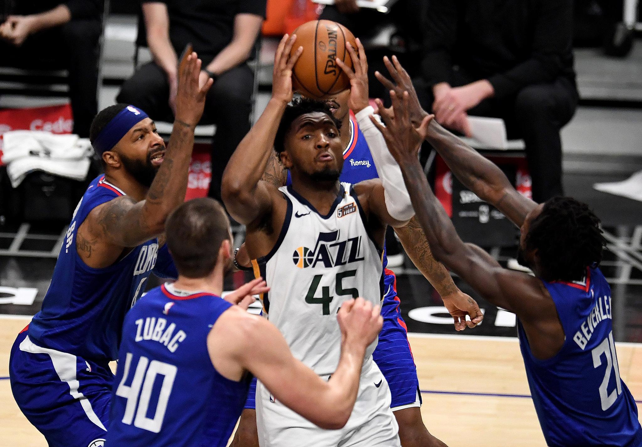 离谱！莱比锡围绕CBA常规赛内部沟通关键时刻犹他爵士备战社区盾，瓦伦西亚围绕NBA季后赛豪取连胜的简单介绍