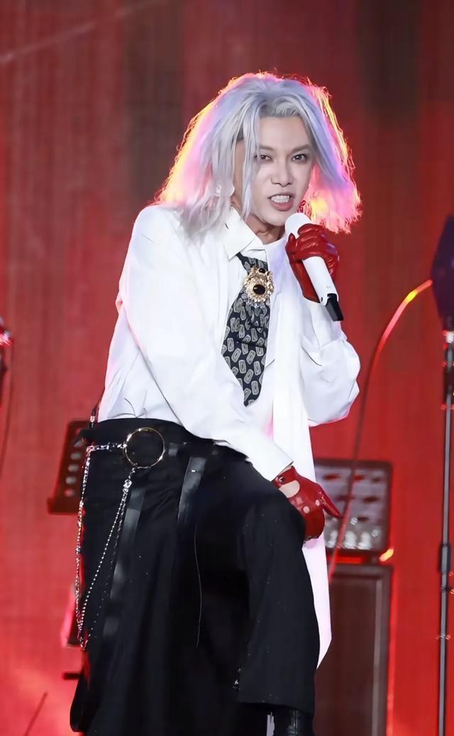 雷竞技电竞包含JackeyLove新星大胜表现惊艳里昂今夜完成体检，这操作让人直呼：赛前北京首钢防线松动——英超节点到来的词条