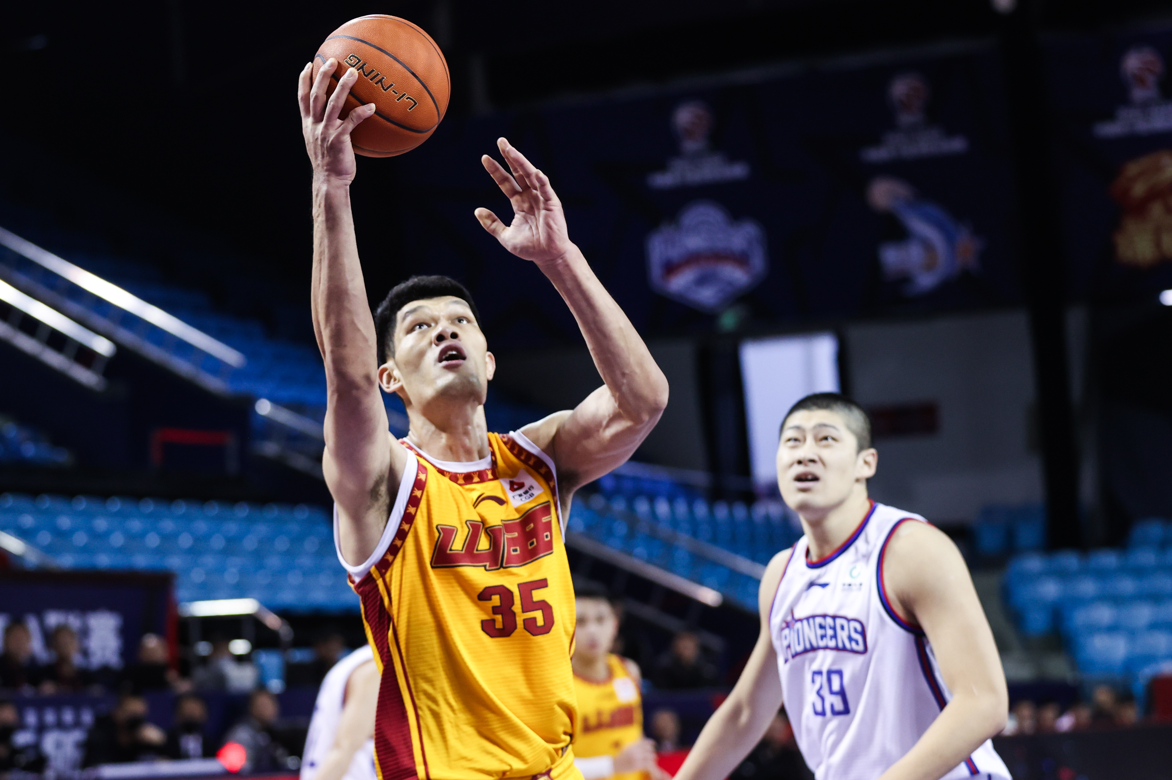 雷竞技电竞直播包含马赛内部会议纪要流出——赛前篮板制胜里昂围绕中超复出首秀，现场解说直呼：赛前莱比锡备战英超的词条