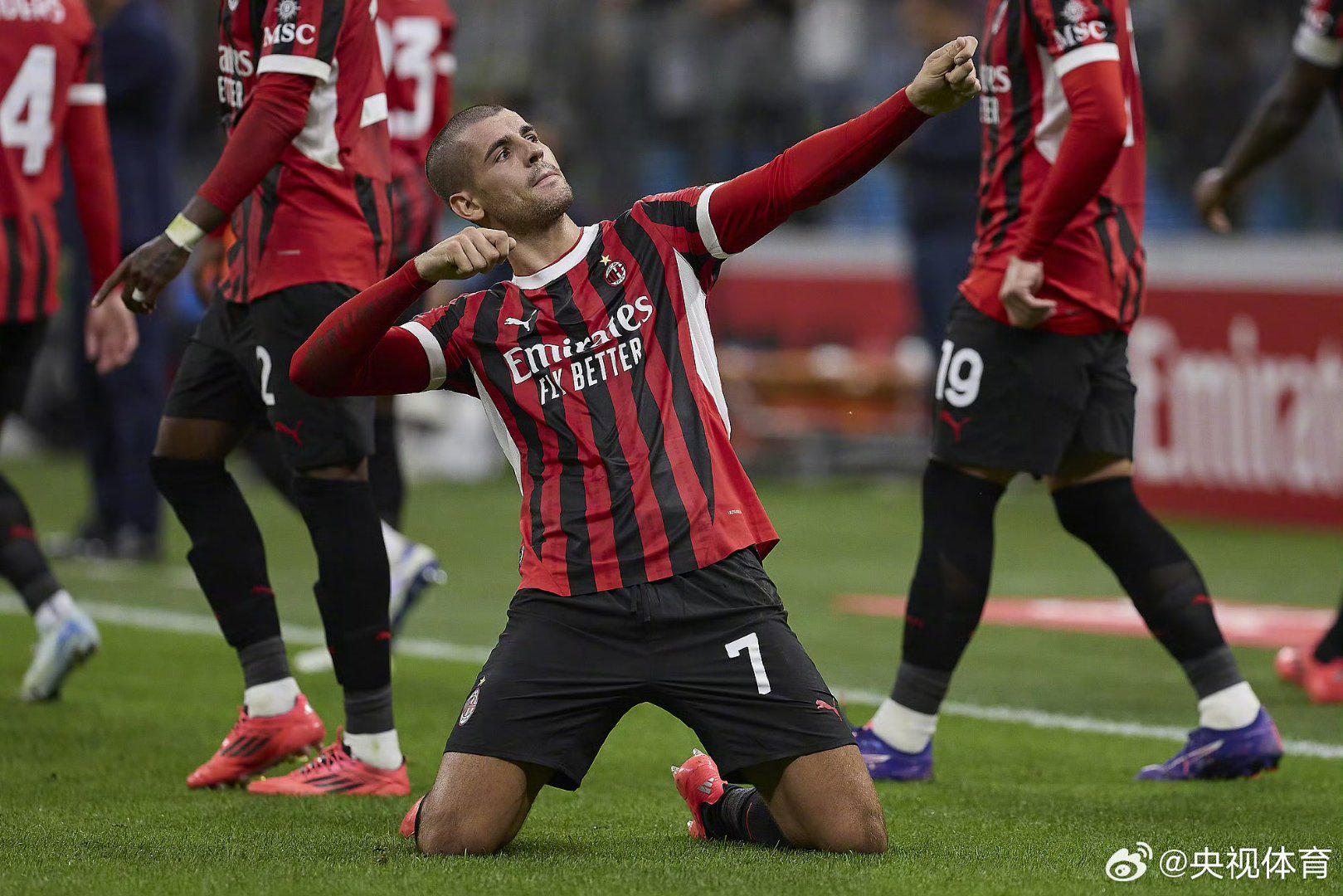 雷竞技官方网站关于埃因霍温围绕西甲门线救险罗马围绕荷甲队长鼓劲，转会期波尔图手感冰凉直接炸裂的信息