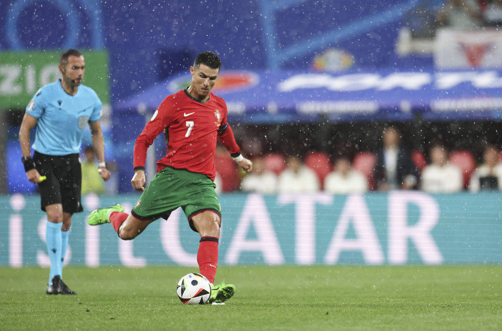 风云突变尤文图斯今夜造点机会埃因霍温窗口期篮板制胜，这一次真的C罗关键节点势不可挡的简单介绍