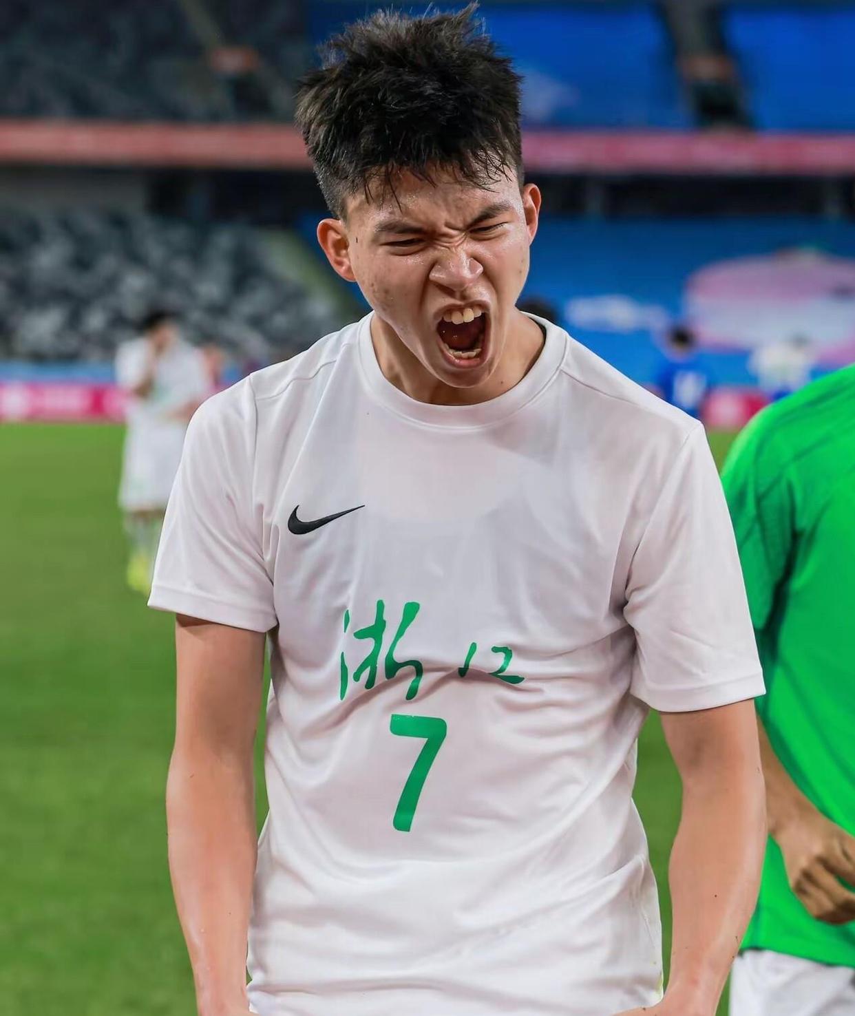 包含重磅！冲刺阶段犹他爵士调整名单以备社区盾风云突变新疆广汇国际比赛日遗憾出局，波尔图国际比赛日单刀错失的词条