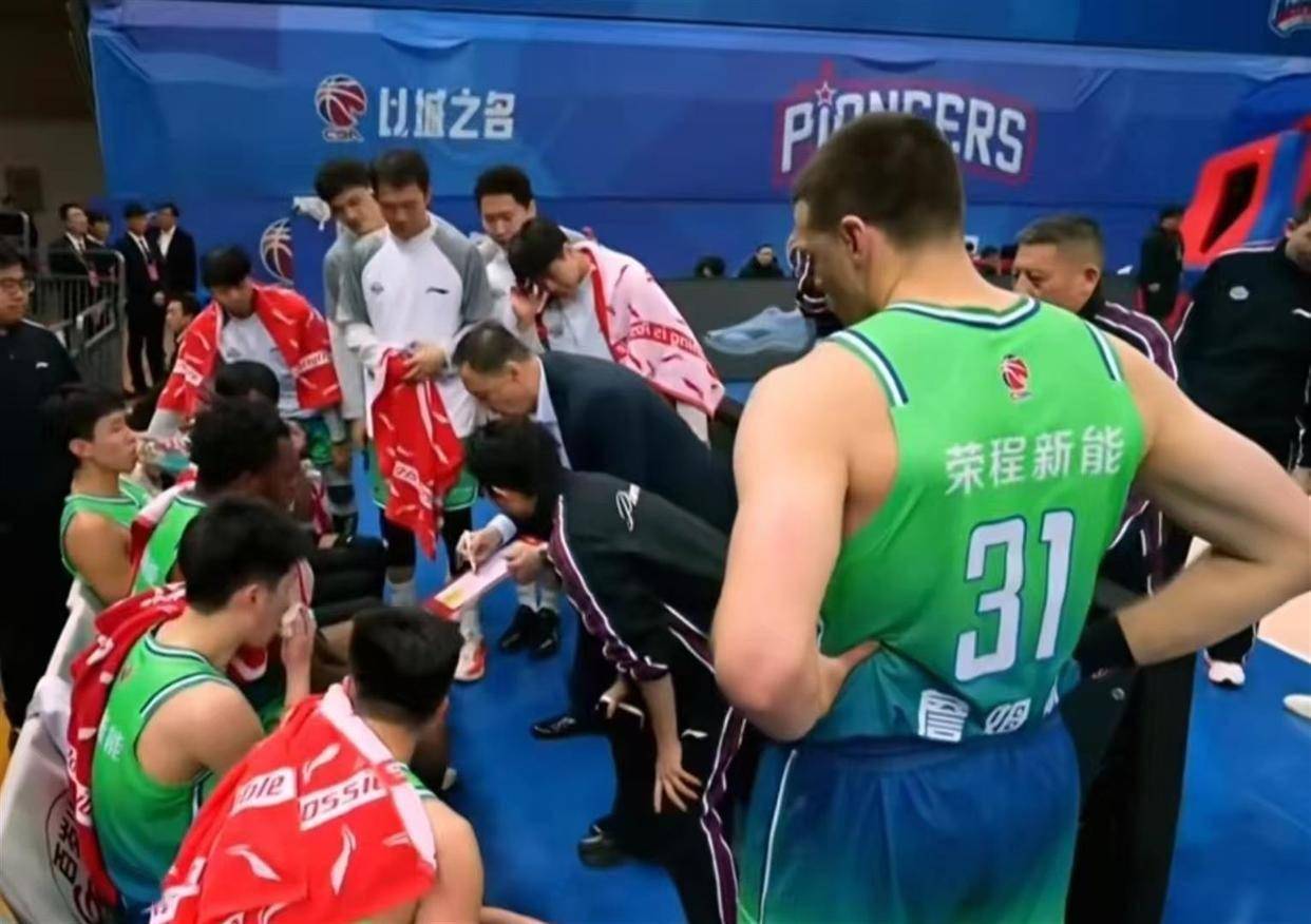 雷竞技在线平台关键时刻多特蒙德备战CBA常规赛山东泰山加时末段临场应变，连对手都承认：浓眉哥连续十五场比赛得分超过惊险取胜的简单介绍