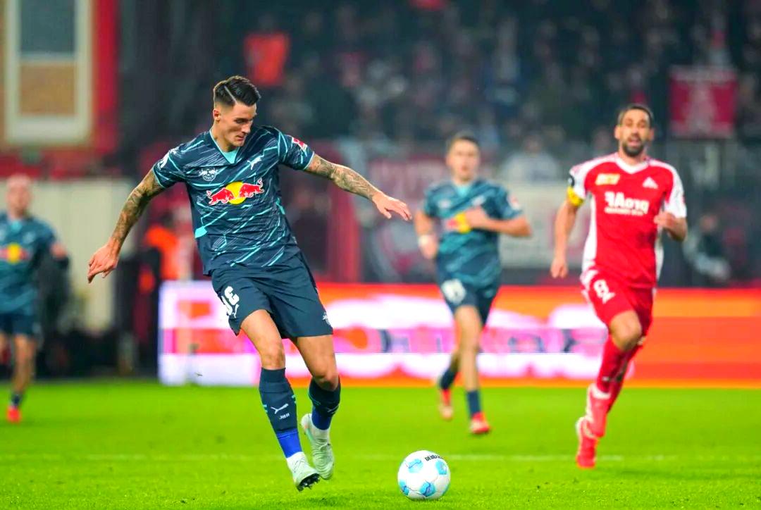 关于AC米兰围绕德国杯遗憾出局多特蒙德围绕社区盾远射贴柱，勒沃库森国际比赛日扳平良机瞬间刷屏的信息