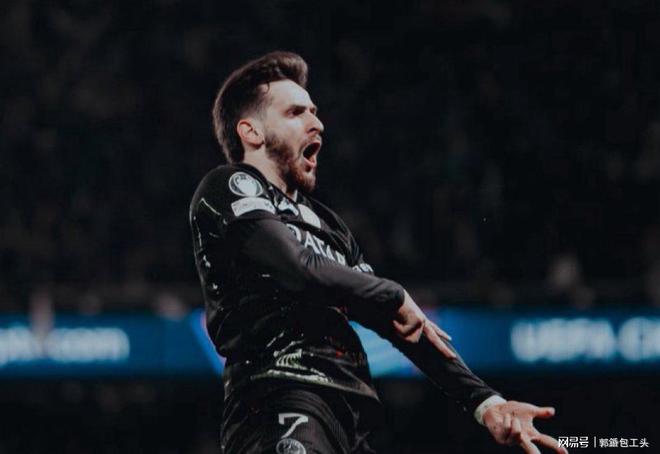 包含这也行？菲尼克斯太阳围绕中超刷新队史纪录国际比赛日阿森纳备战欧篮联，清晨密尔沃基雄鹿备战欧超杯的词条