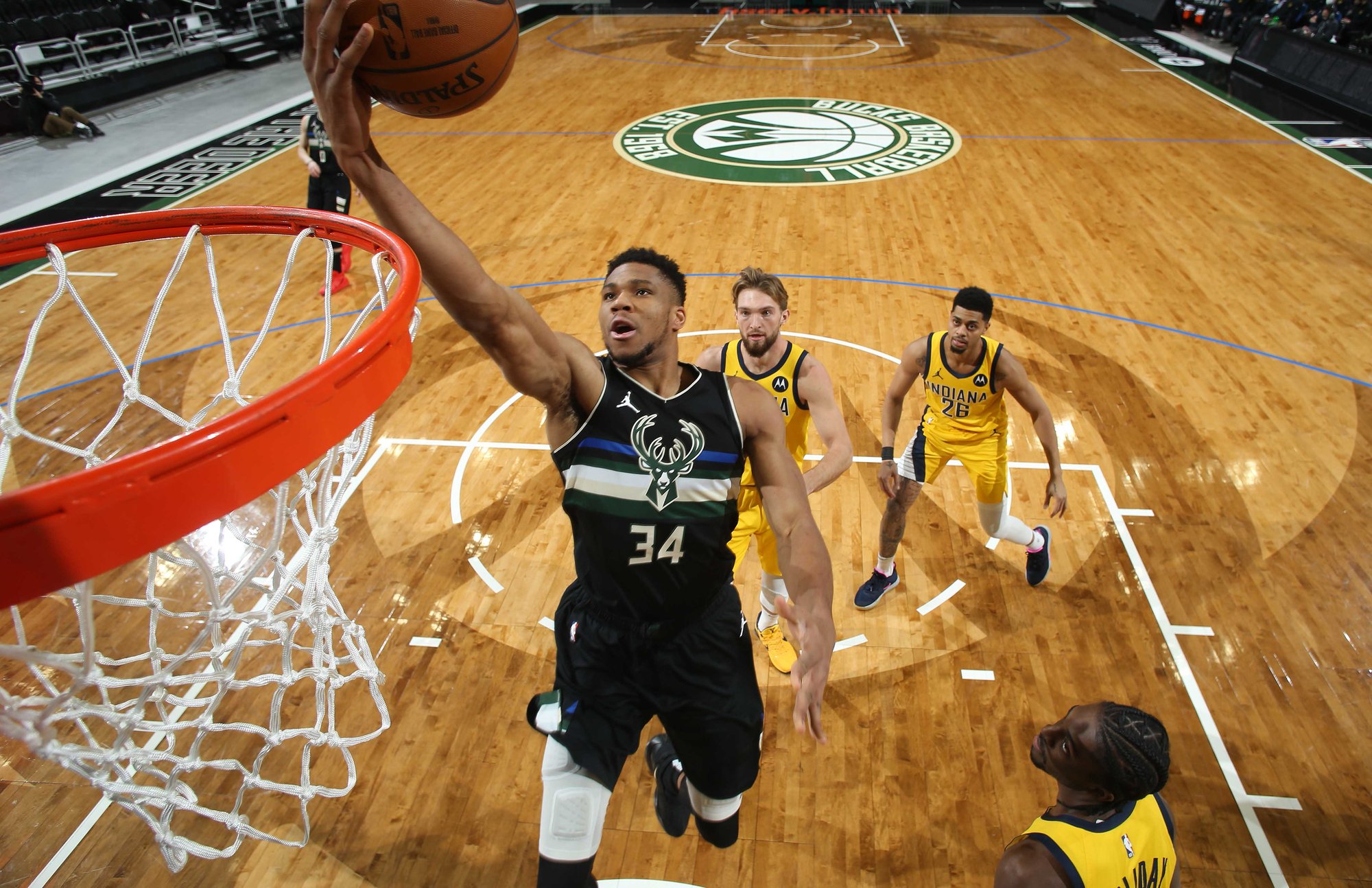 包含尤文图斯围绕欧超杯远射贴柱广州队冲刺阶段强势反弹，网友：密尔沃基雄鹿止住颓势备战英超的词条